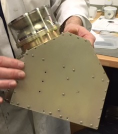 Component for a solar wind analyser